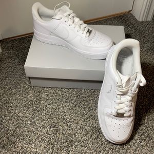 White nike air forces.